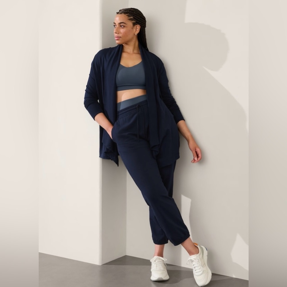 NWT-Athleta Navy Pranayama Restore Wrap, Medium  Petite